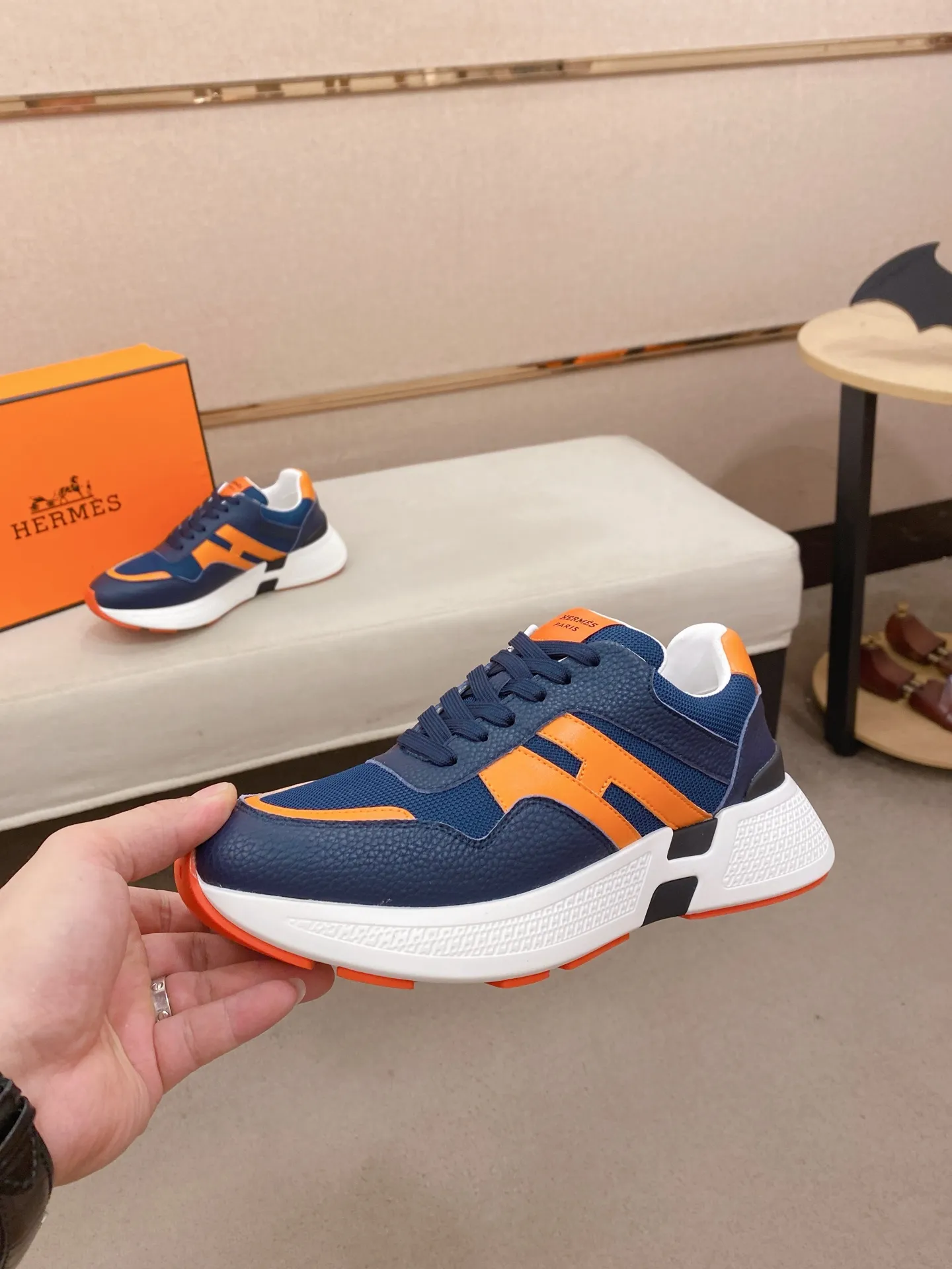 Factory price: 560💰《HERMES》【Classic Original Version】Hermès; Top 🔝 Purchasing Agency 🔍🔍Men's latest 🇺🇸 counters are on sale simultaneously, imported from Italy original ▲▲cowhide ▲▲ (high-end, nobility, class) ) Exquisite workmanship (Italian 🇮🇹 imported water-dyed 🐂 cowhide lining) sole: original sole provided by the original factory, ⚠️exclusive double-layer activity·TPR·rubber·combined molded outsole; super comfortable·wear-resistant·non-slip·environmental protection The real thing is more beautiful if you take the real thing (high quality, follow the order). You can enter and exit the counter at will * Number of yards: 38-44 (45 can be customized and cannot be returned or exchanged)